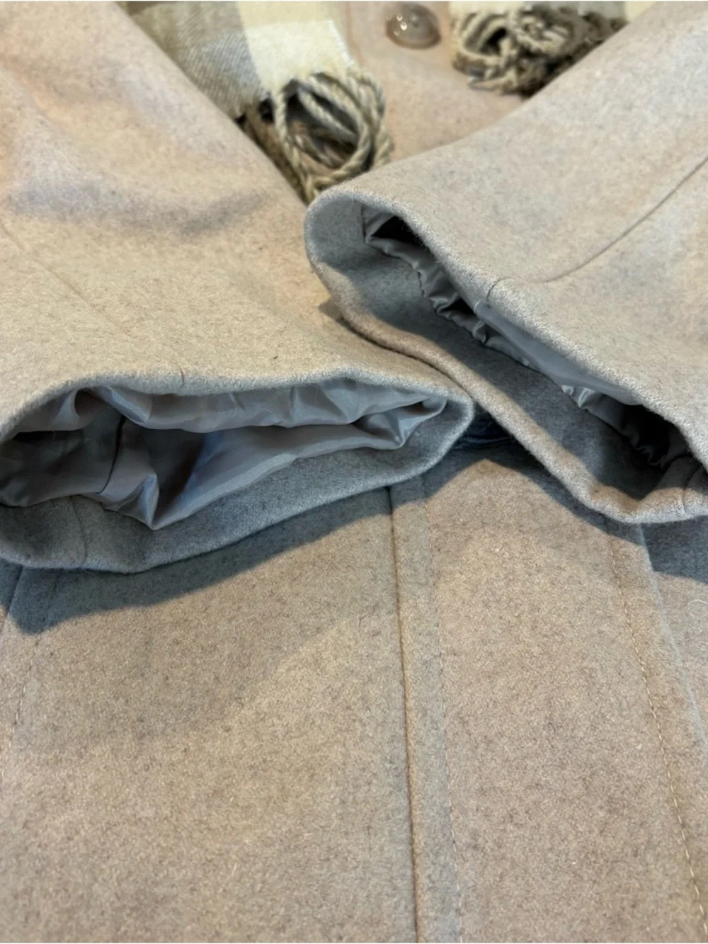 London Fog Peacoat Women’s Size XL, Beige, With Scarf. - Picture 4 of 7